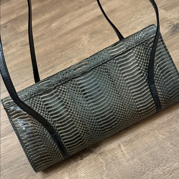 Vintage J.Renee Black and Tan Snakeskin Clutch - Picture 5 of 8